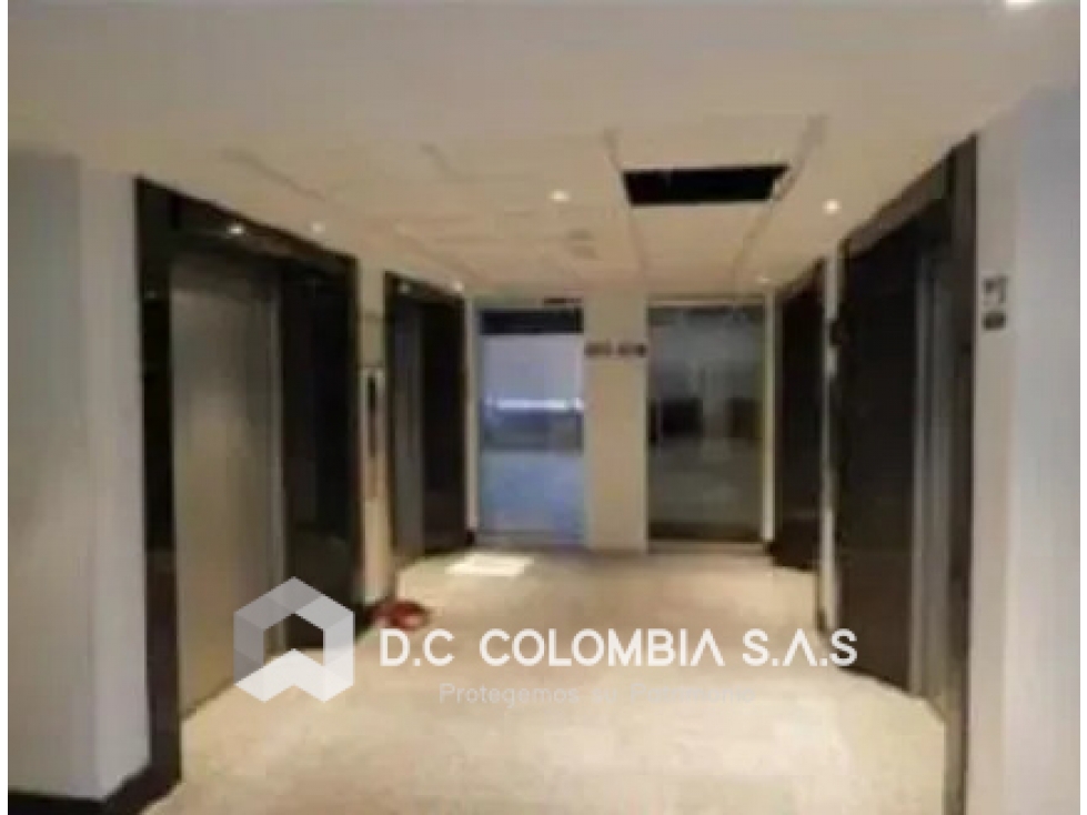 OFICINA EN VENTA EN CENTRO EMPRESARIAL AL NORTE DE BOGOTÁ — foto 3