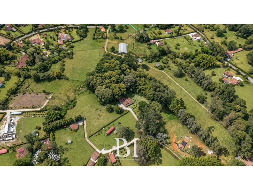 LOTES EN UNIDAD CERRADA CON RESERVA NATURAL EN LLANOGRANDE — foto 3