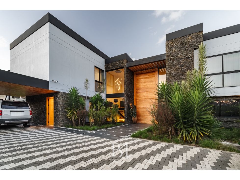 CASA CAMPESTRE EN EXCLUSIVA PARCELACIÓN EN LLANOGRANDE