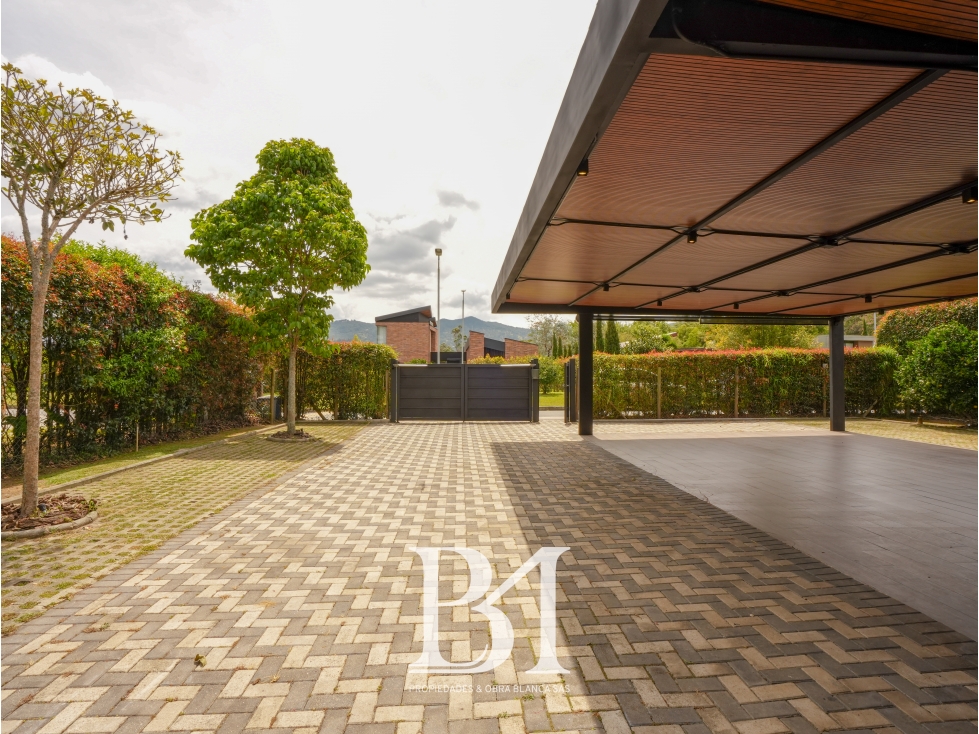 CASA CAMPESTRE CON LAGO EN LLANOGRANDE — foto 4