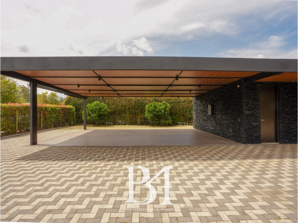 CASA CAMPESTRE CON LAGO EN LLANOGRANDE — foto 3