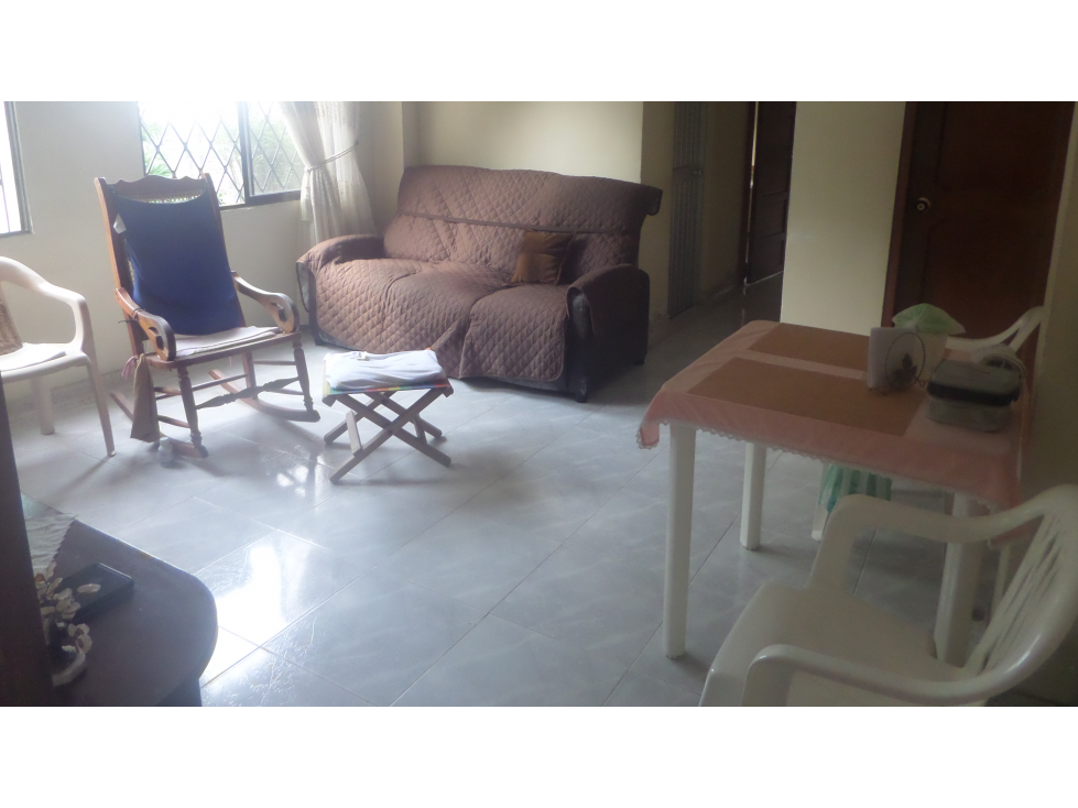 CASA Y LOTE PARA VENTA - BARRIO SEVILLA - 3