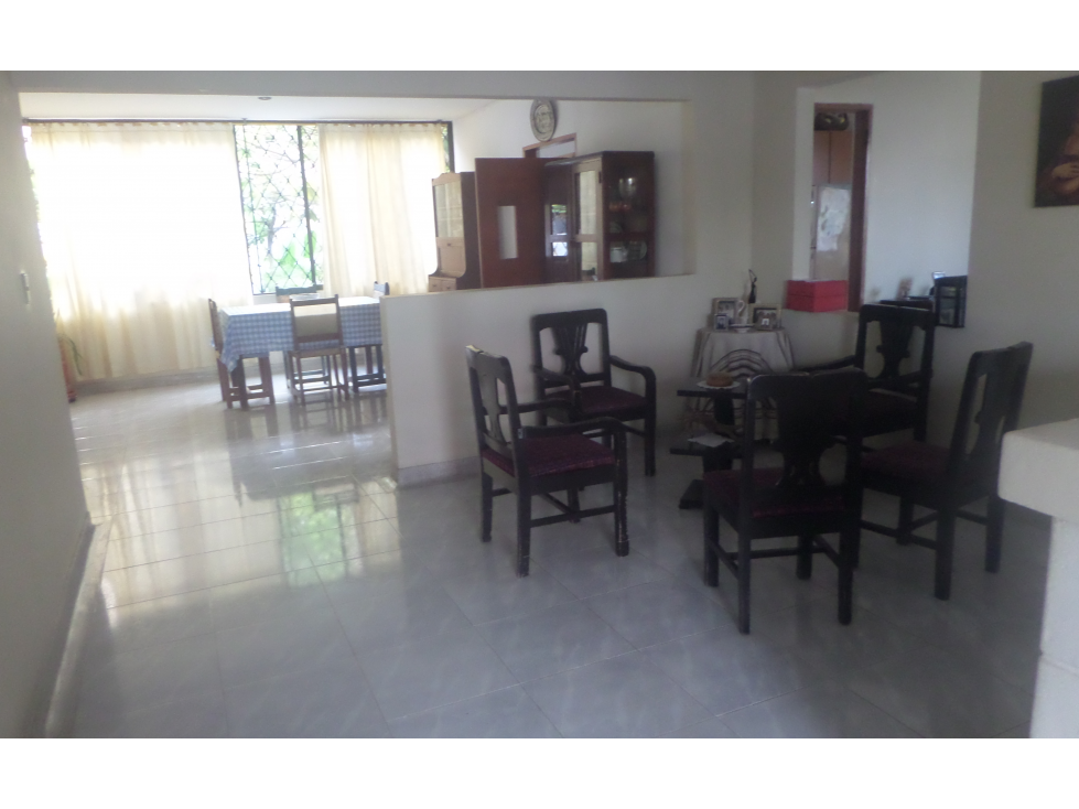 CASA Y LOTE PARA VENTA - BARRIO SEVILLA - 2