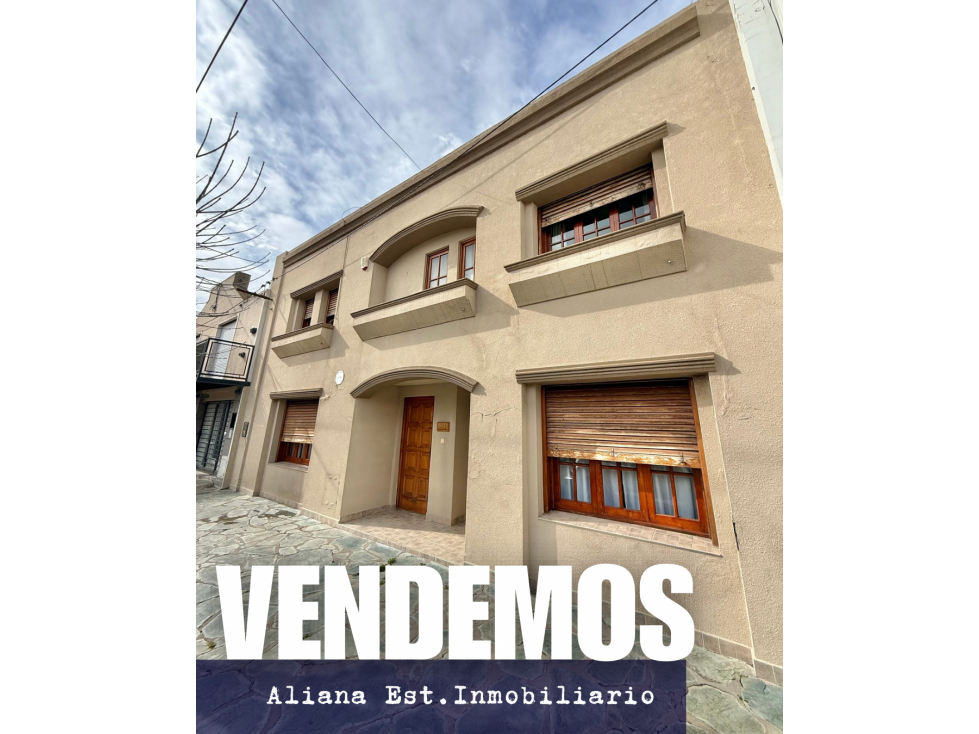 AMPLIO CHALET EN VENTA