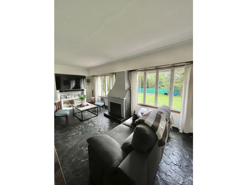 HERMOSO CHALET EN LOMA DE CAMPANO — foto 4