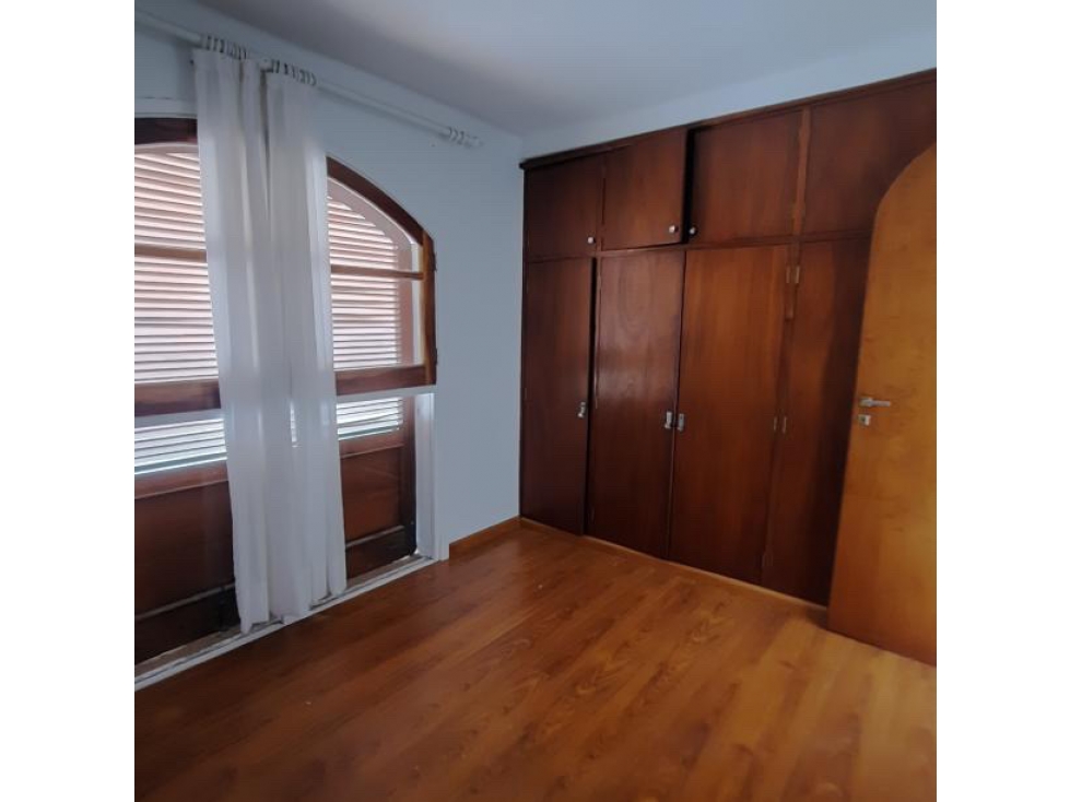 HERMOSO CHALET EN BARRIO RESIDENCIAL — foto 6