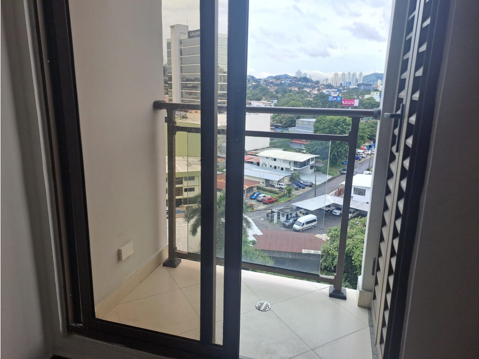 ALQUILER DE APARTAMENTO EN LA FERNANDEZ DE CORDOBA — foto 2