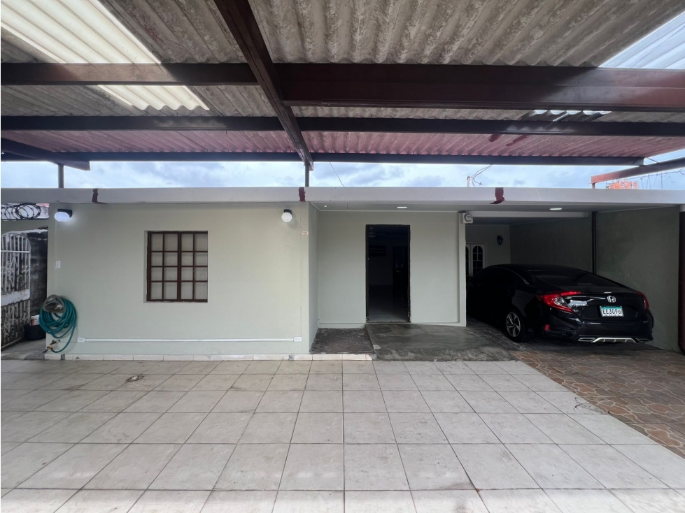 SE VENDE CASA EN CHANIS - 1