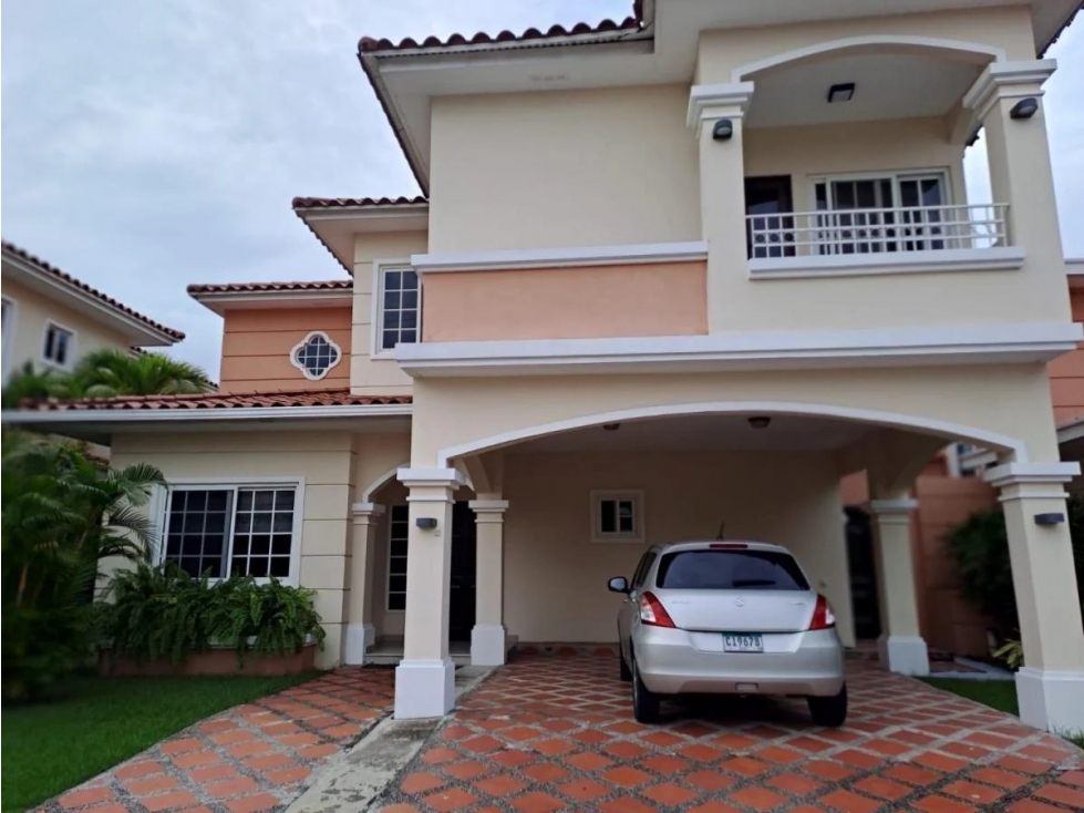 VENDEMOS AMPLIA CASA UNIFAMILIAR EN COSTA SUR