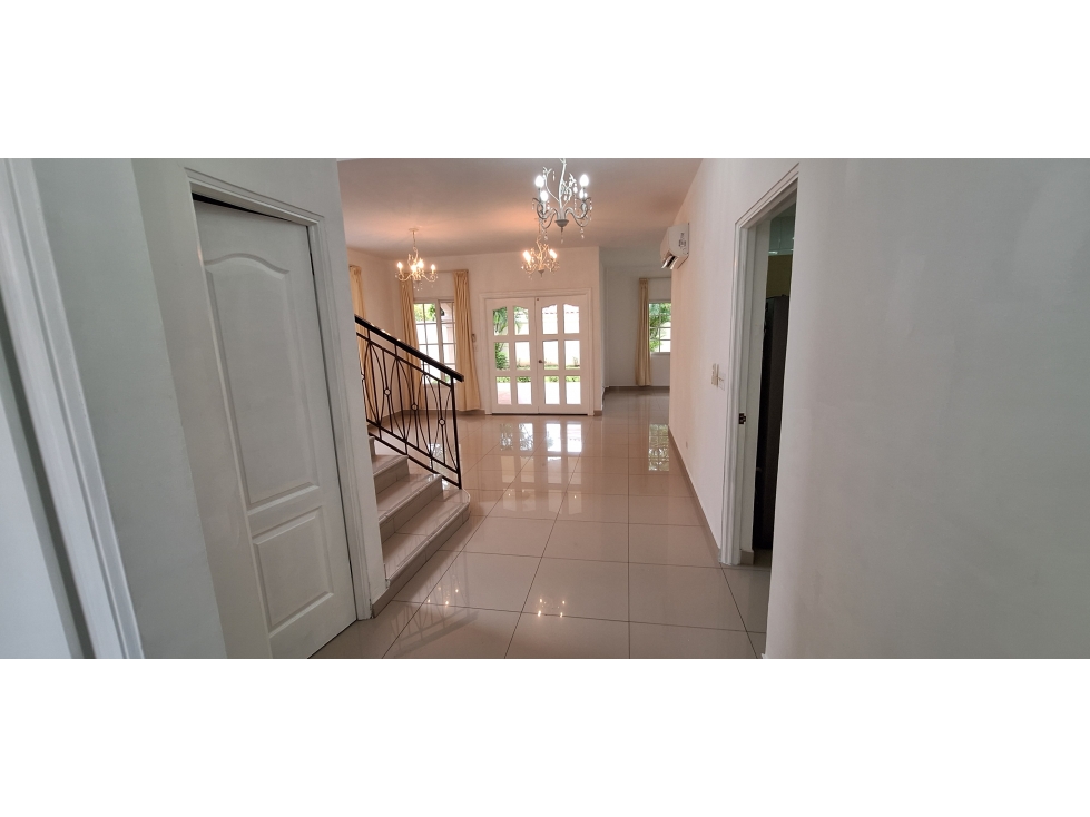 VENDEMOS AMPLIA CASA UNIFAMILIAR EN COSTA SUR — foto 3