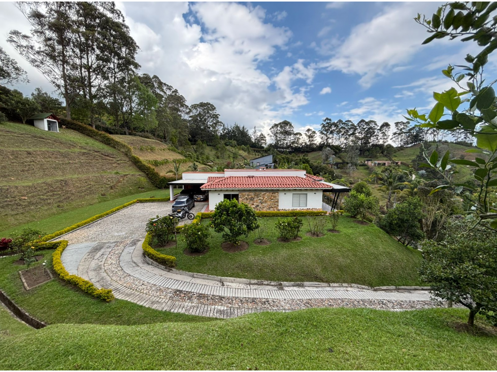 HERMOSA CASA CAMPESTRE EN VENTA EL CARMEN DE VIBORAL ANTIOQUIA