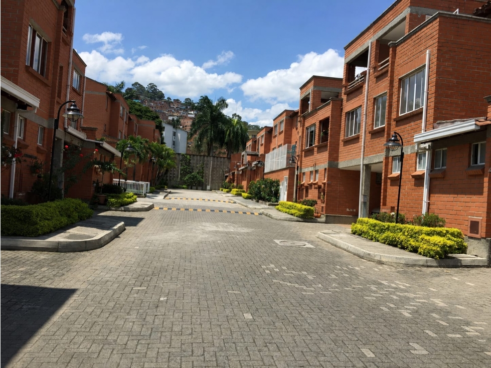 VENTA CASA UNIDAD RESIDENCIAL CERCA AL C.C MOLINOS - BELÉN
