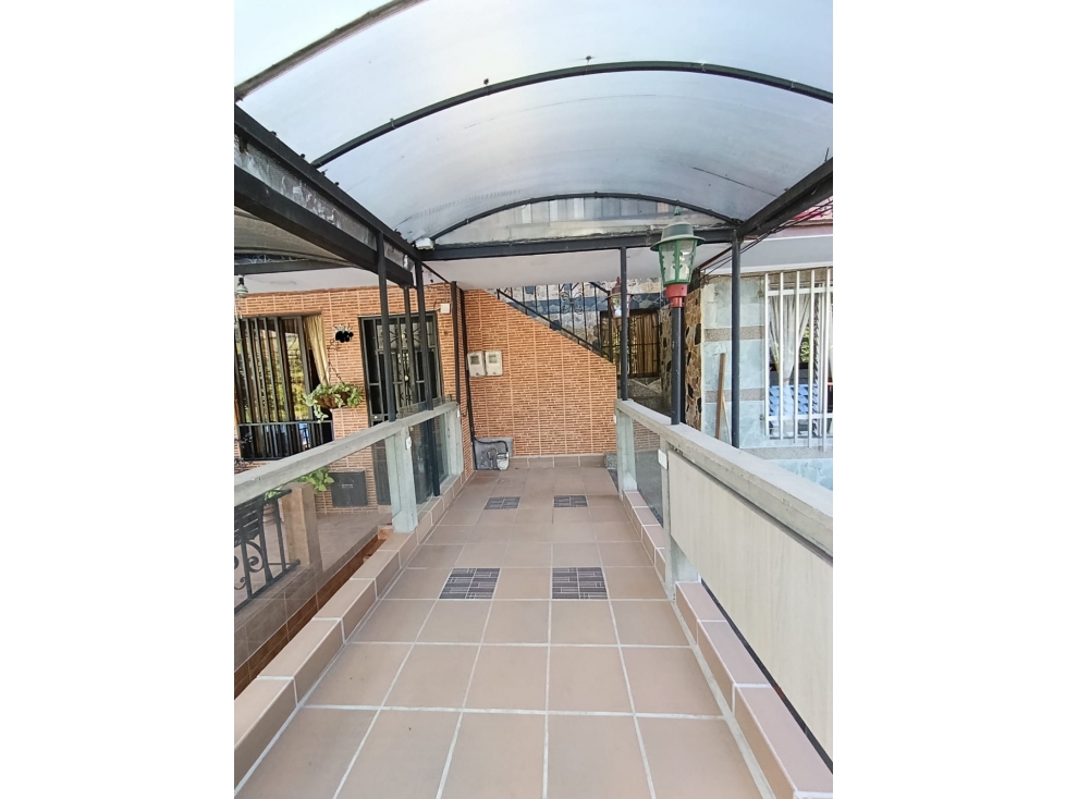 VENTA CASA BELLO SANTA ANA -CERCA AL CENTRO COMERCIAL FABRICATO — foto 6