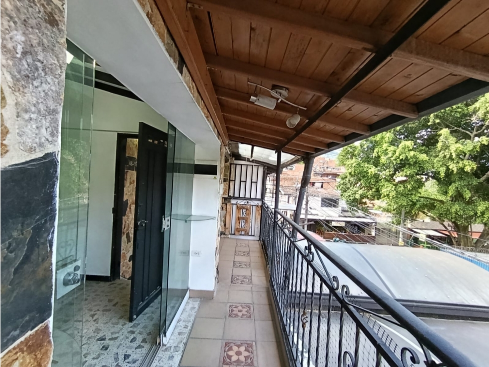 VENTA CASA BELLO SANTA ANA -CERCA AL CENTRO COMERCIAL FABRICATO — foto 2