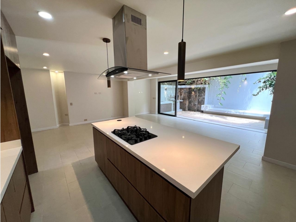 VENTA HERMOSA CASA DE LUJO- EL POBLADO l 190m2