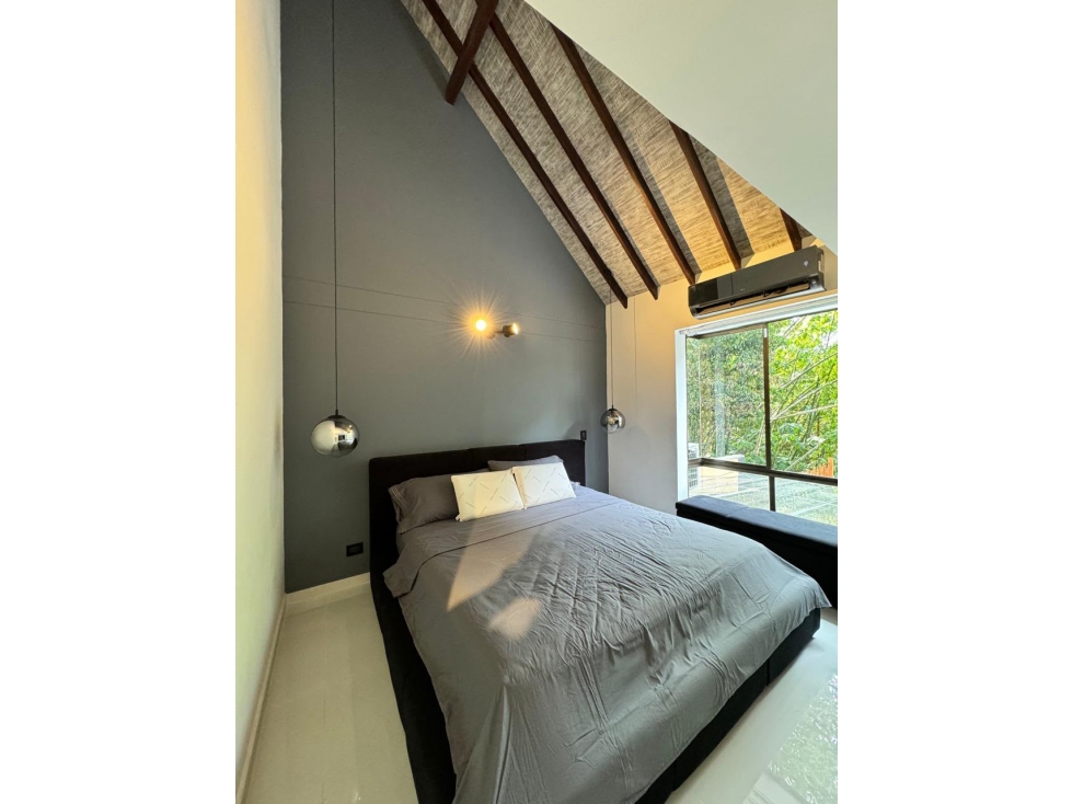 VENTA DE CASA DE 3 PISOS TOTALMENTE REMODELADA — foto 2