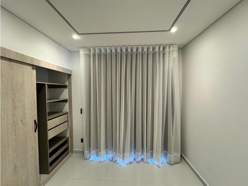 VENTA DE CASA DE 3 PISOS TOTALMENTE REMODELADA — foto 5