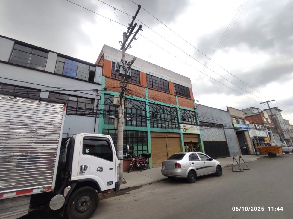 EN VENTA BODEGA PENSILVANIA BOGOTA — foto 2