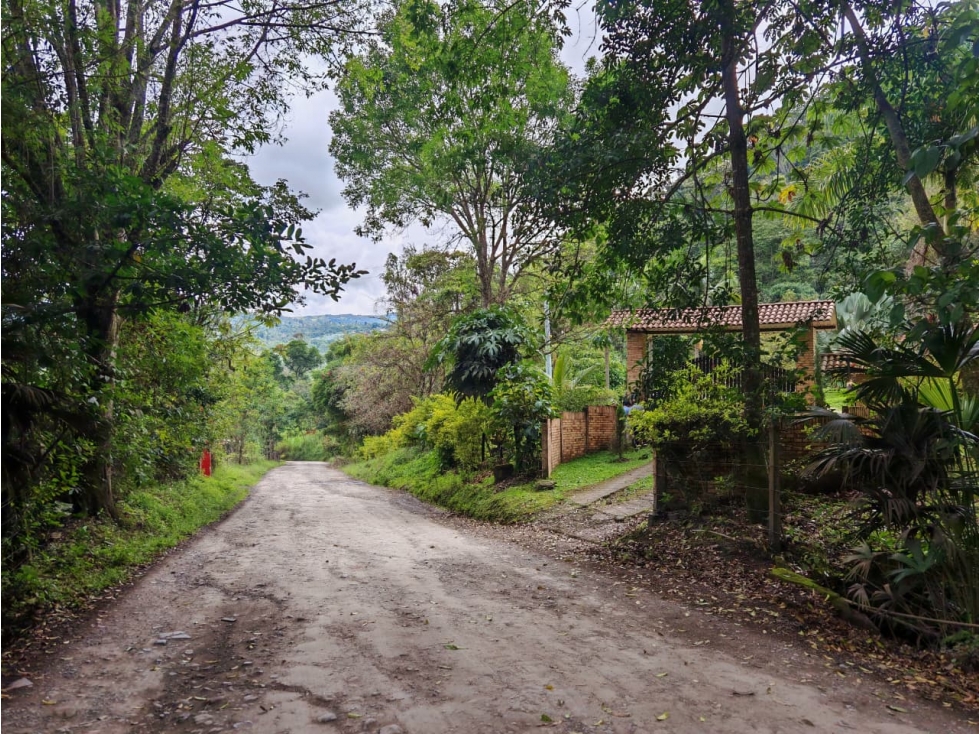 EN VENTA FINCA TURISTICA ANOLAIMA - 2