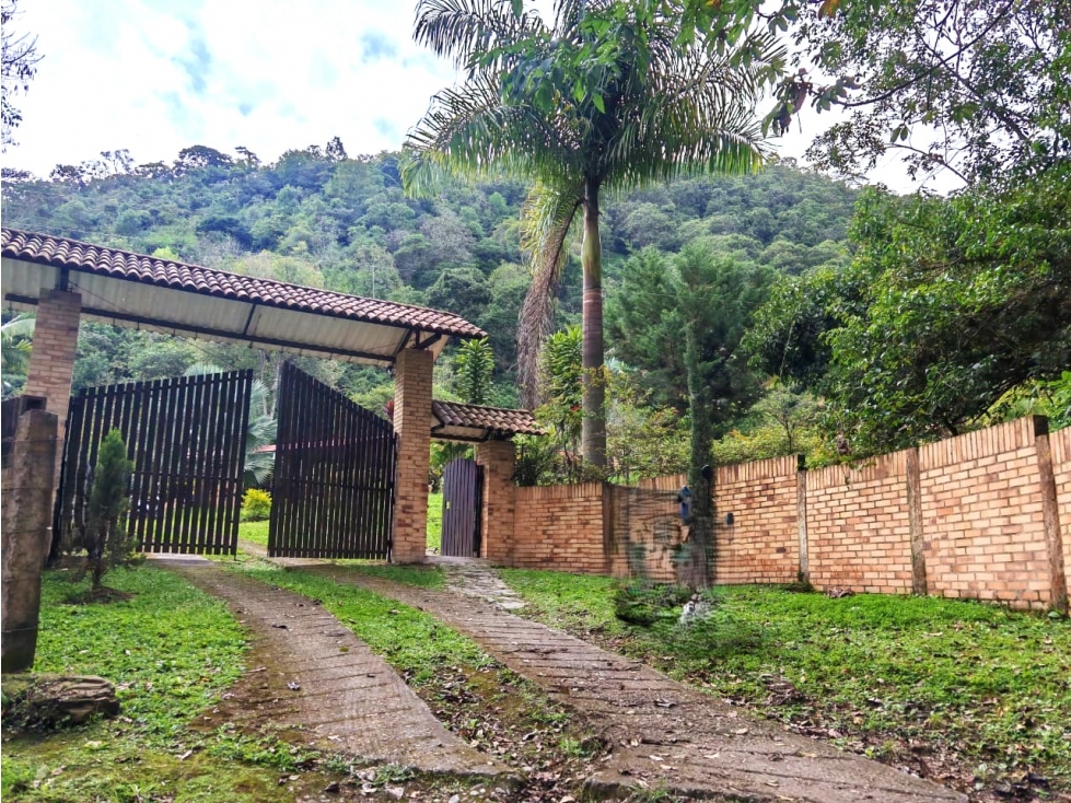 EN VENTA FINCA TURISTICA ANOLAIMA - 3