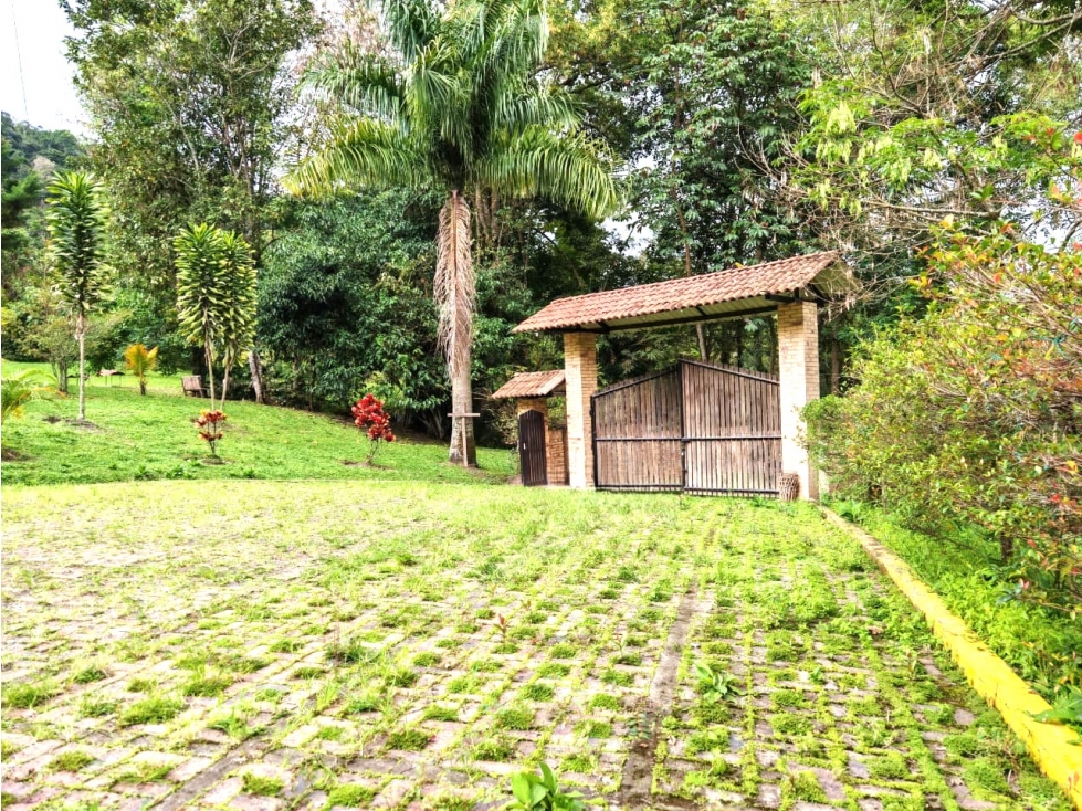 EN VENTA FINCA TURISTICA ANOLAIMA - 4