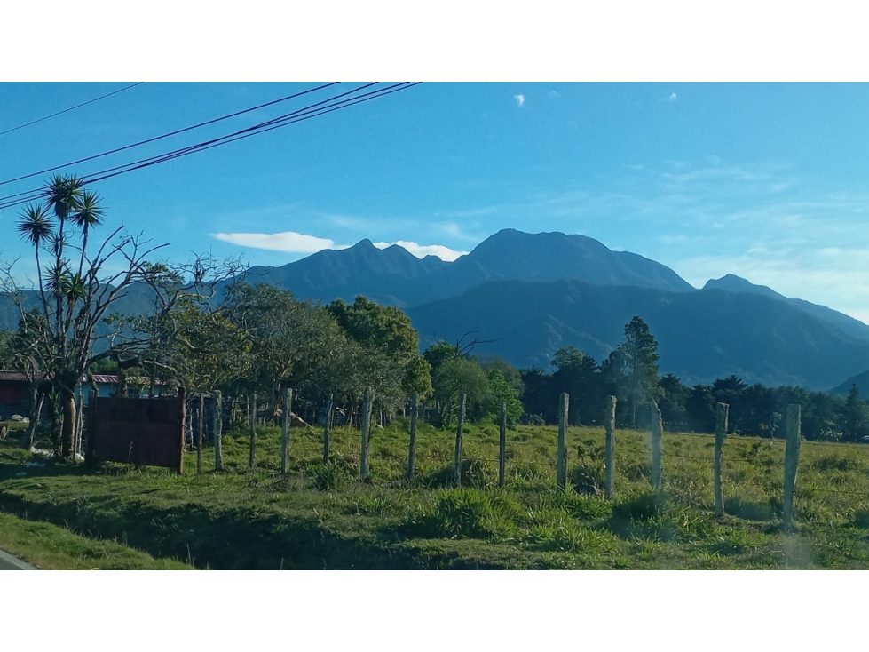 SE VENDE CASA con LOCAL COMERCIAL - EN VOLCAN CHIRIQUI - 6