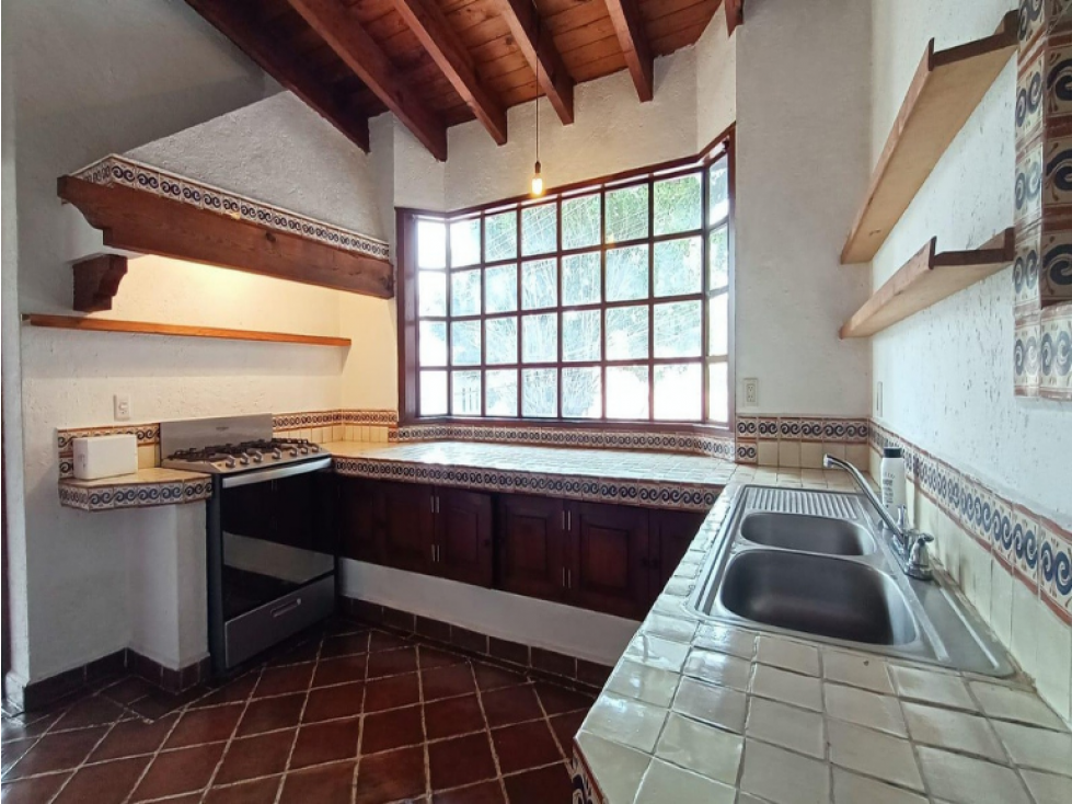 CASA EN VENTA CERCANA AL MALECON DE VALLE DE BRAVO - 2