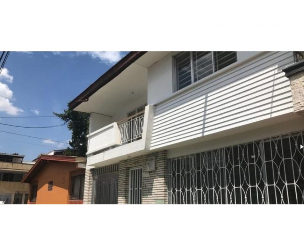 CASA LOTE SECTOR LAURELES ESTADIO DOS NIVELES