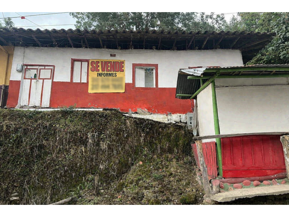 VENDO CASA CON LOTE DENTRO DE SALENTO