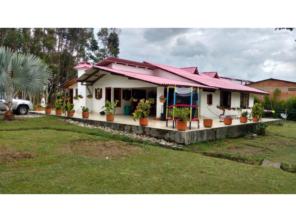 VENDO FINCA LAGO CALIMA