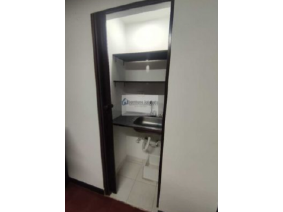 Arriendo oficina estación metro Suramericana Medellín P2 OFICINA 204 C
