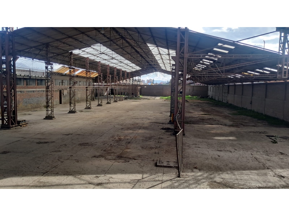 VENTA Y/O ARRIENDO BODEGAS CAZUCA 7.481 M2 9 KVA - 4