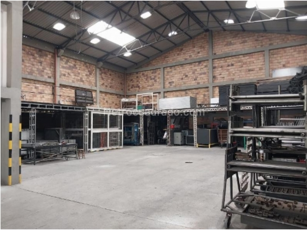 VENTA Y/O ARRIENDO BODEGA FERIAS 1.100 M2 35 KVA — foto 4