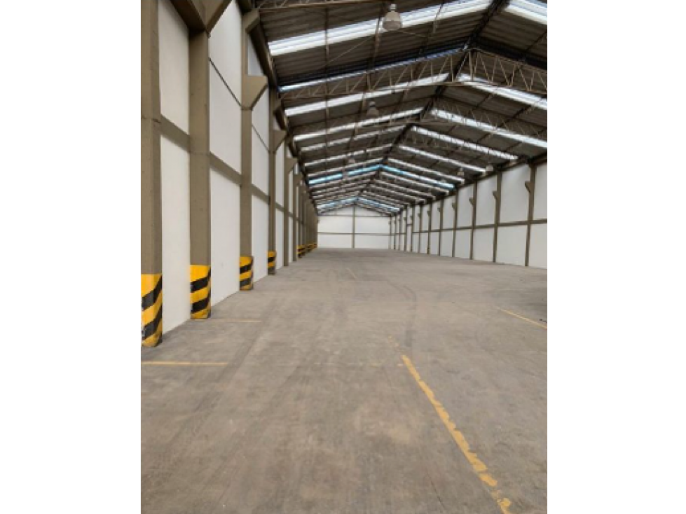 ARRIENDO BODEGA ALQUERIA 2.812 M2