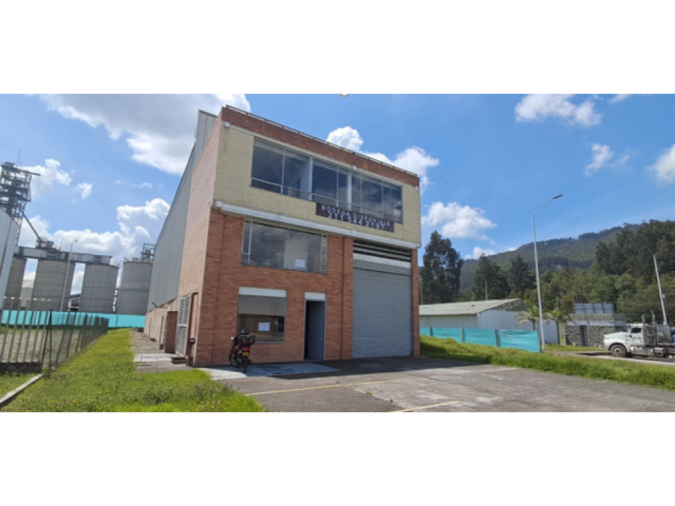 VENTA Y/O ARRIENDO BODEGA ZONA FRANCA 702 M2 45 KVA - 1