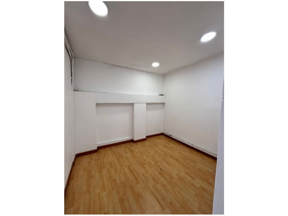 ARRIENDO BODEGA BARRIOS UNIDOS 850 M2 — foto 4