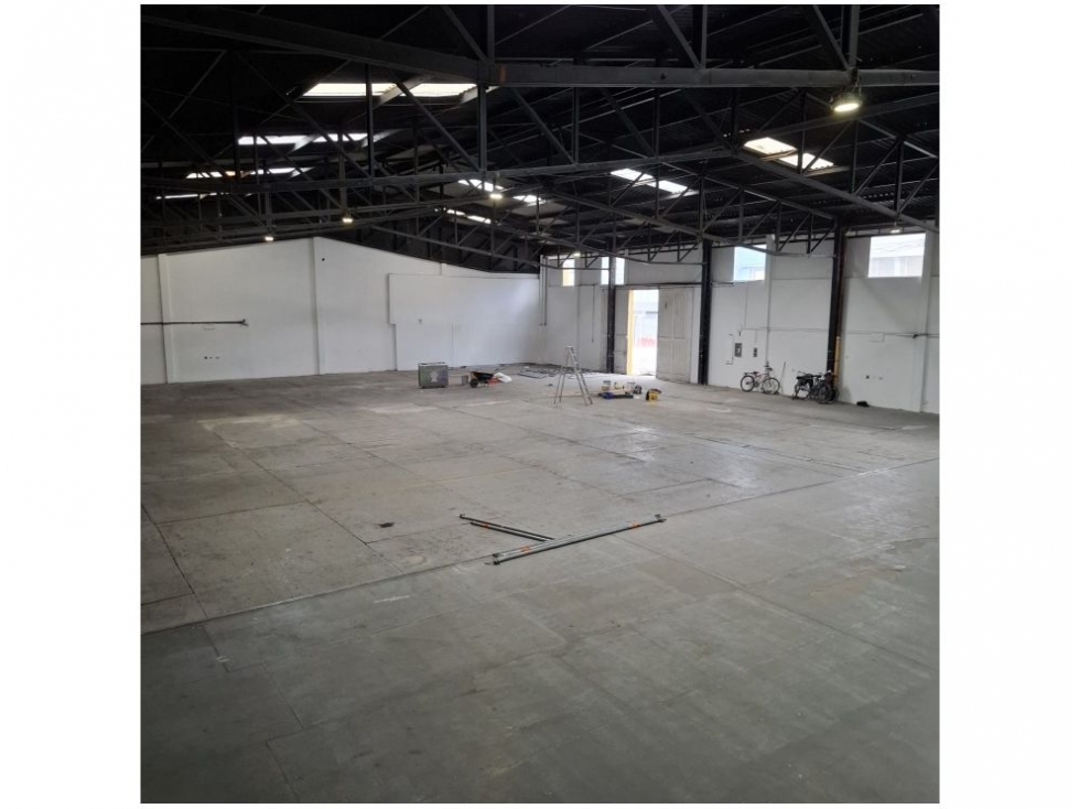 VENTA Y/O ARRIENDO BODEGA FONTIBON 1.500 M2