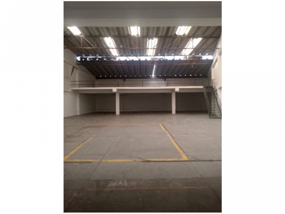 VENTA BODEGA RIO NEGRO 750 M2
