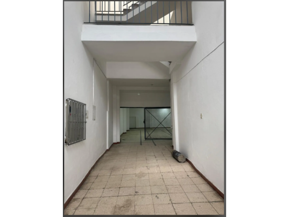 ARRIENDO BODEGA CHAPINERO 630 M2