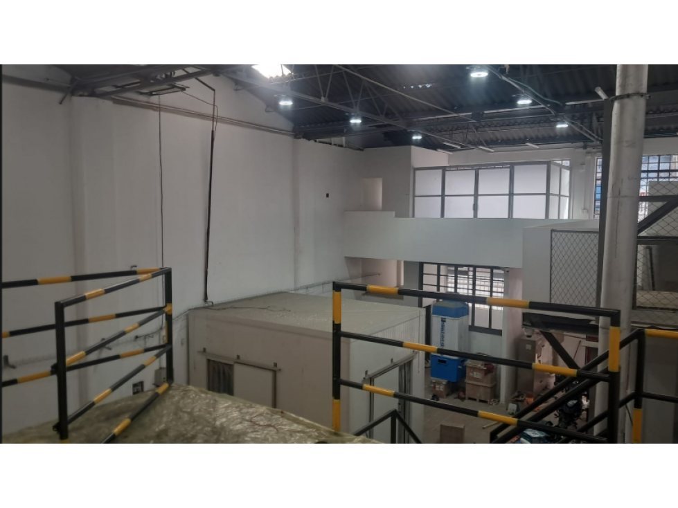 ARRIENDO BODEGA MARTIRES 320 M2 27 KVA
