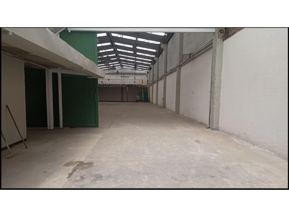 VENTA BODEGA ENGATIVA 520 M2