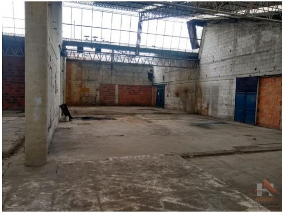 ARRIENDO BODEGA PUENTE ARANDA 4.700 M2 400 KVA
