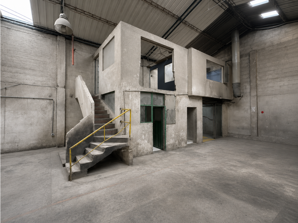 ARRIENDO BODEGA TOBERIN 510 M2 225 KVA