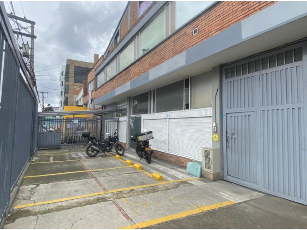 ARRIENDO BODEGA TOBERIN 1600 M2 150 KVA