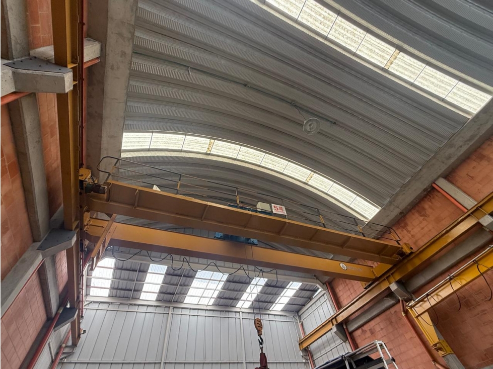 ARRIENDO BODEGA NORMANDIA 310 M2 - 2