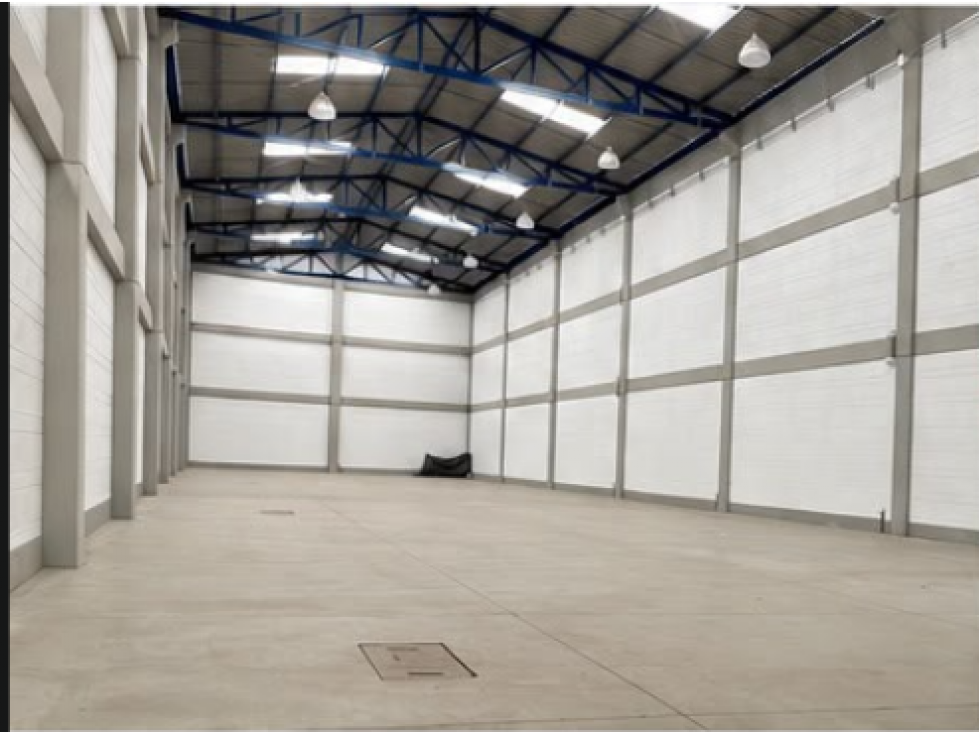ARRIENDO BODEGA ALAMOS 1.300 M2