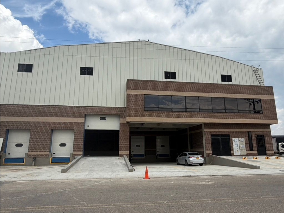 ARRIENDO BODEGA PARQUE INDUSTRIAL SIBERIA 2.078 M2 50 KVA - 6