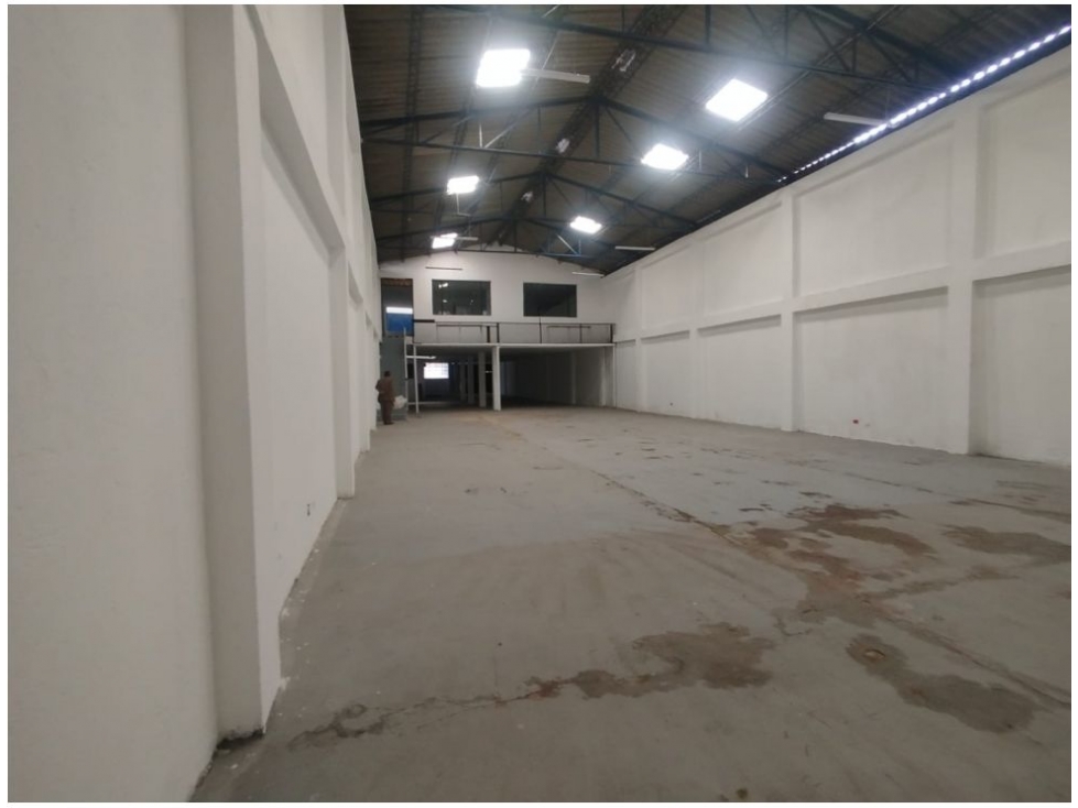 ARRIENDO BODEGA 7 DE AGOSTO 1.020 M2