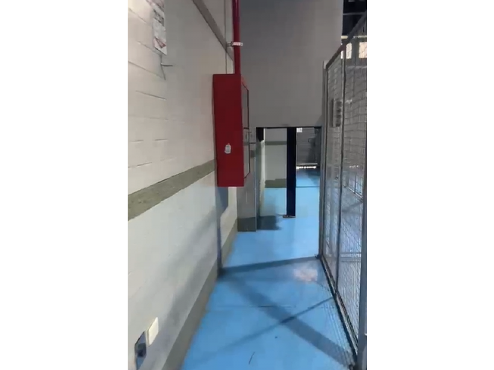 ARRIENDO BODEGA FONTIBON 242 M2 15 KVA - 2