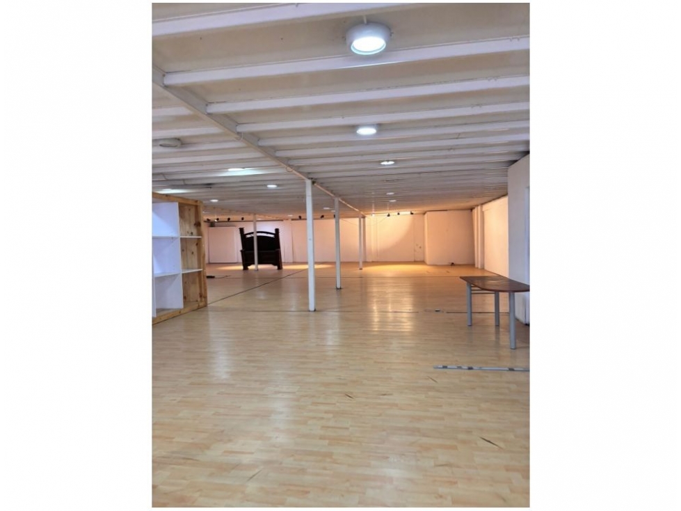 ARRIENDO BODEGA BARRIOS UNIDOS 850 M2